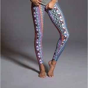 Onzie Hot Yoga Tribal Leggings Size S/M